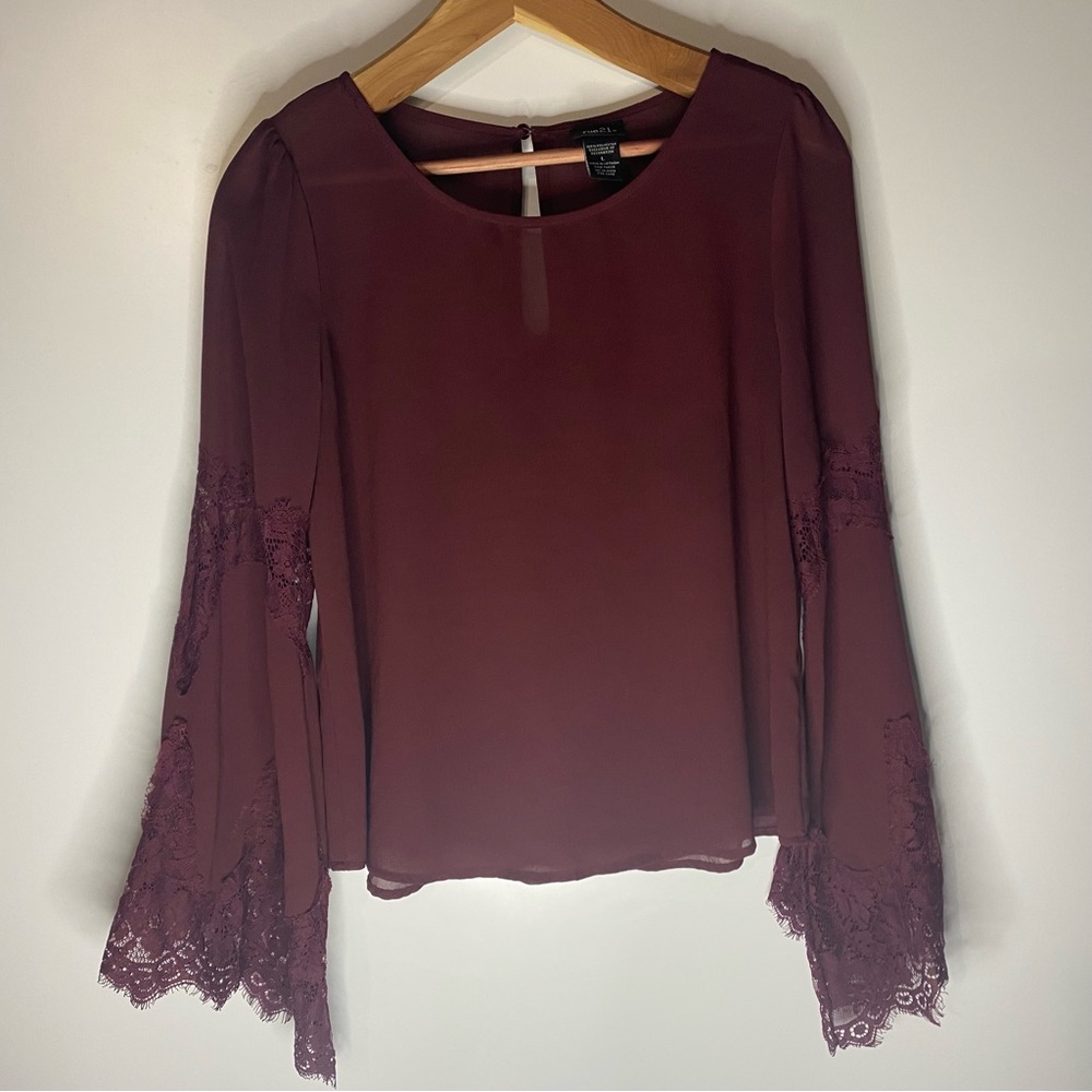 ⚫️ Rue 21 blouse in ladies size large Maroon thin